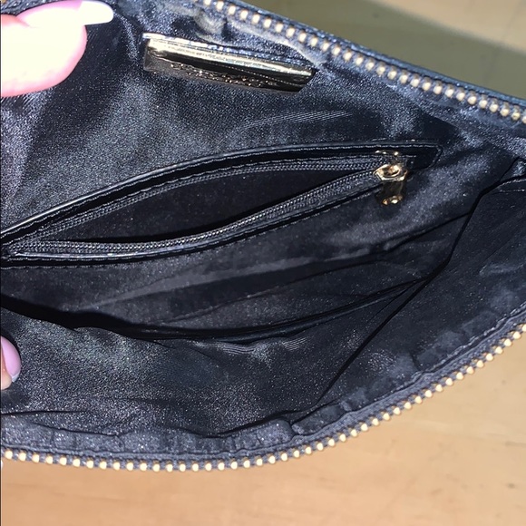 Black simply Vera ladies wristlet - Picture 3 of 5